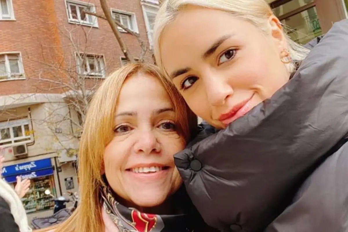 La madre de Lali relacionó una canción de la artista con su compromiso.