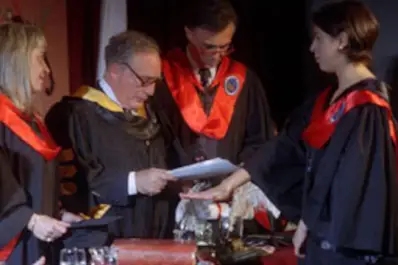 Cómo elegir entre diplomado, magíster o doctorado según tu momento profesional