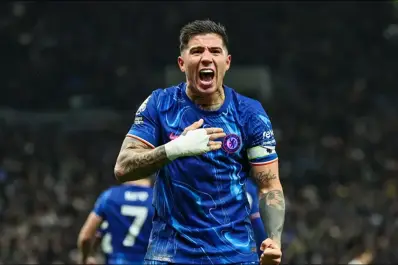 Un gigante de Europa analiza pagar una cifra récord por Enzo Fernández