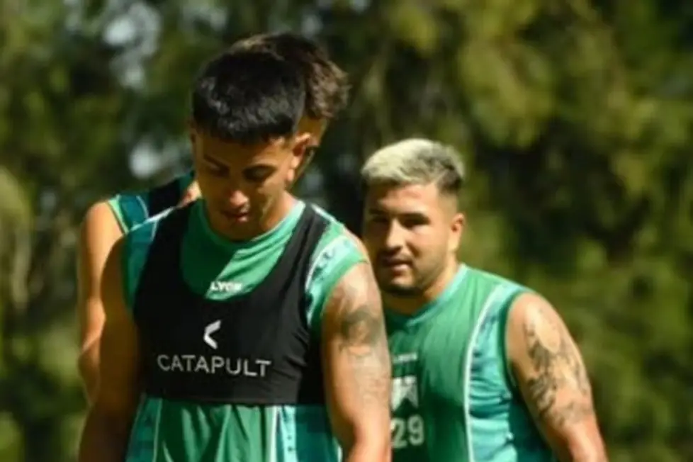 ENTRENO. Enzo Hoyos realiza sus primeras prácticas con el Verdolaga.