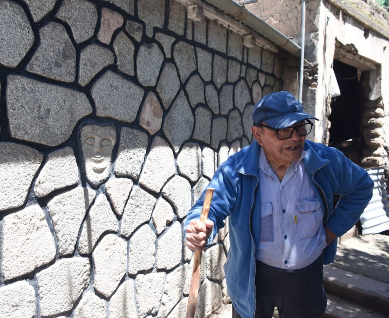 El hombre que hace hablar a las piedras: Don Rosendo Cancino y su museo de fe en Tafí del Valle