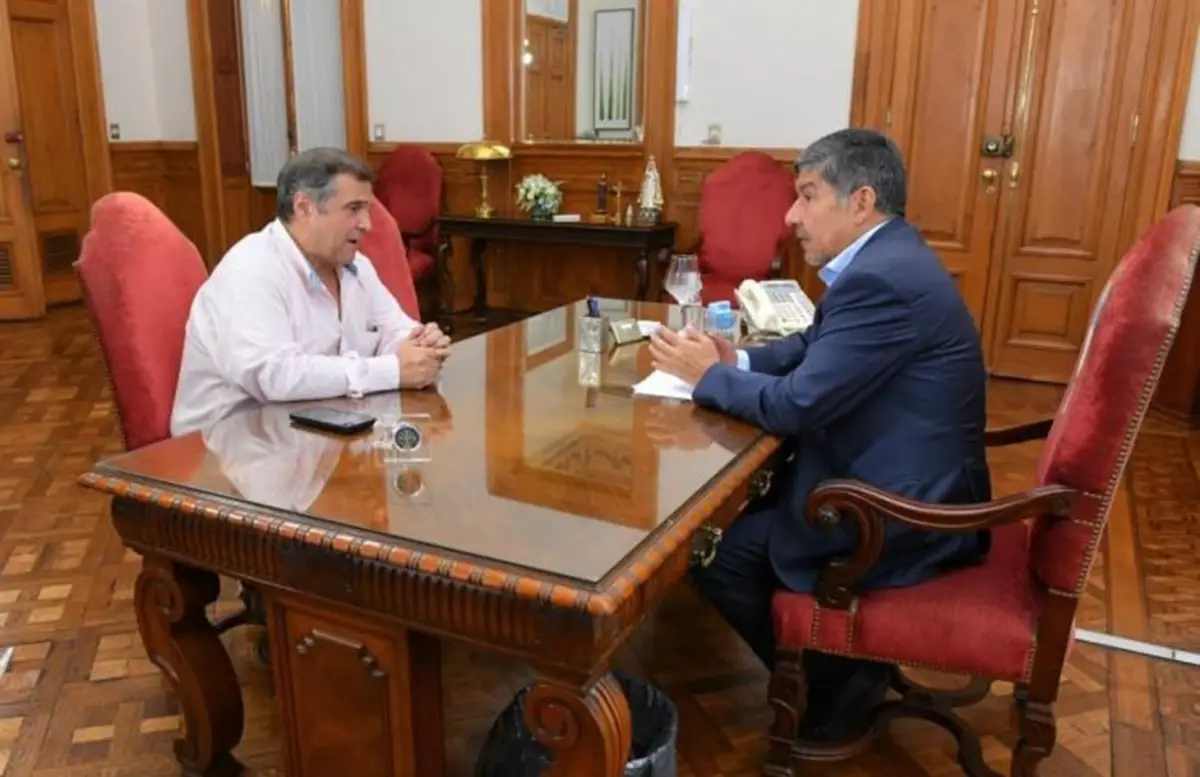 EN CASA DE GOBIERNO. El vicegobernador en ejercicio del PE, Acevedo, con el legislador Gallia. Foto de Comunicación Pública