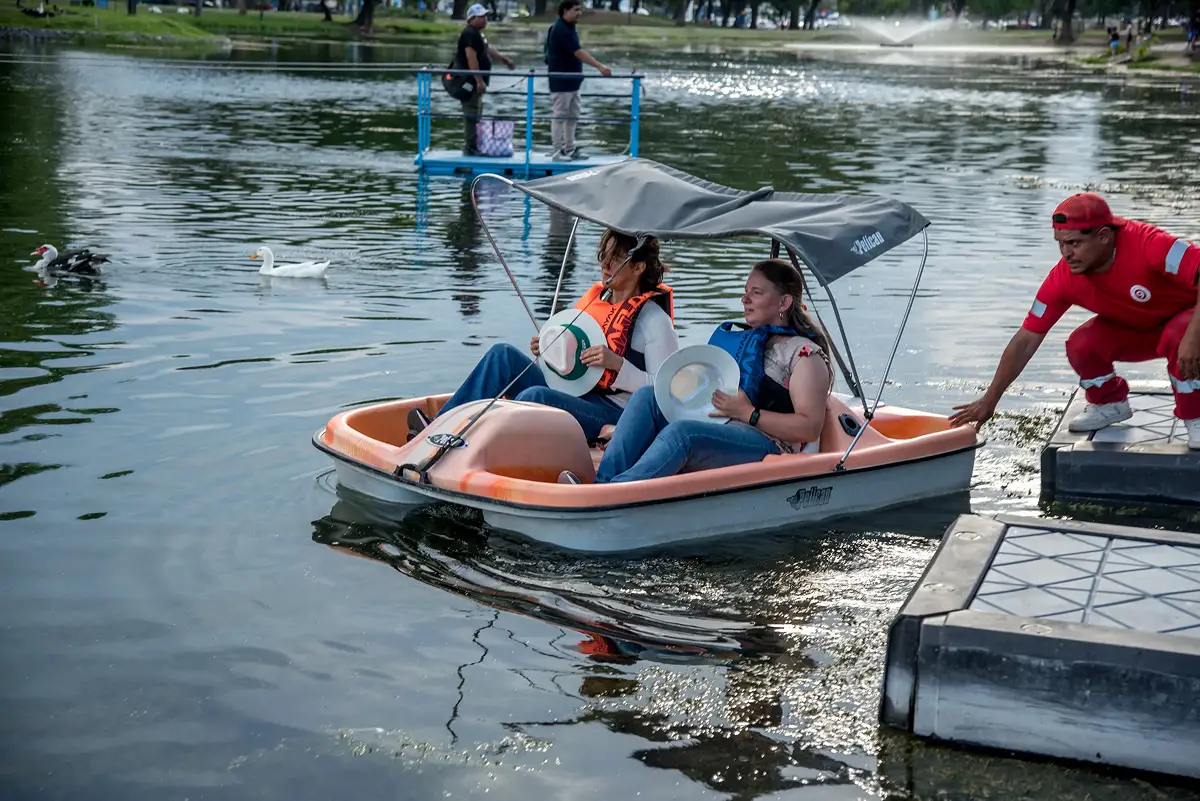 Las bicis acuáticas del parque 9 de Julio funcionarán por la mañana y por la tarde.