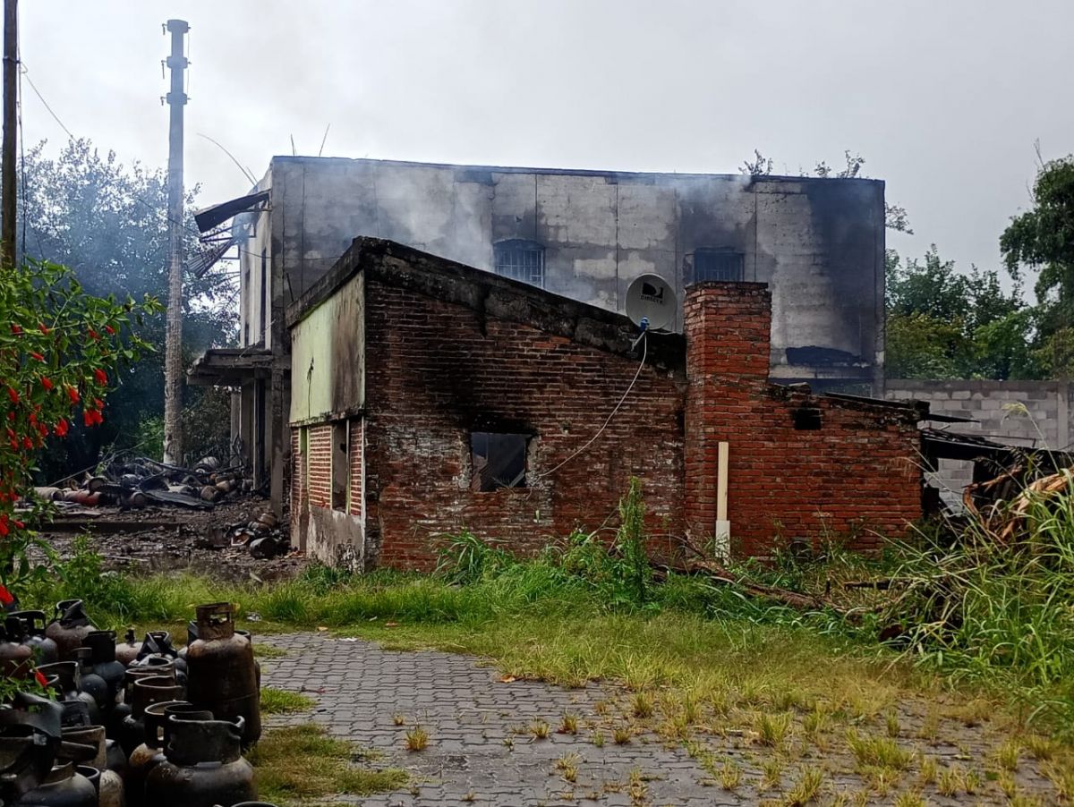 Explosión en Famaillá: qué se sabe del incendio en el depósito de garrafas que dejó heridos graves