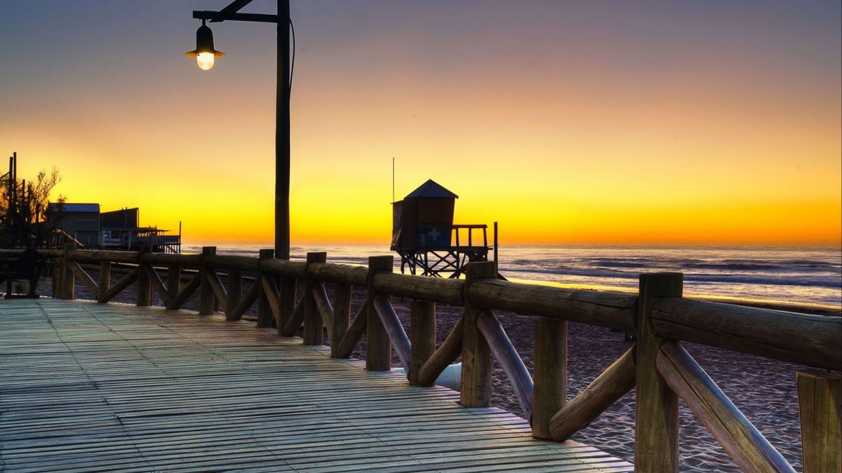Monte Hermoso: el pueblo bonaerense con playas amplias y una de las aguas más cálidas del país