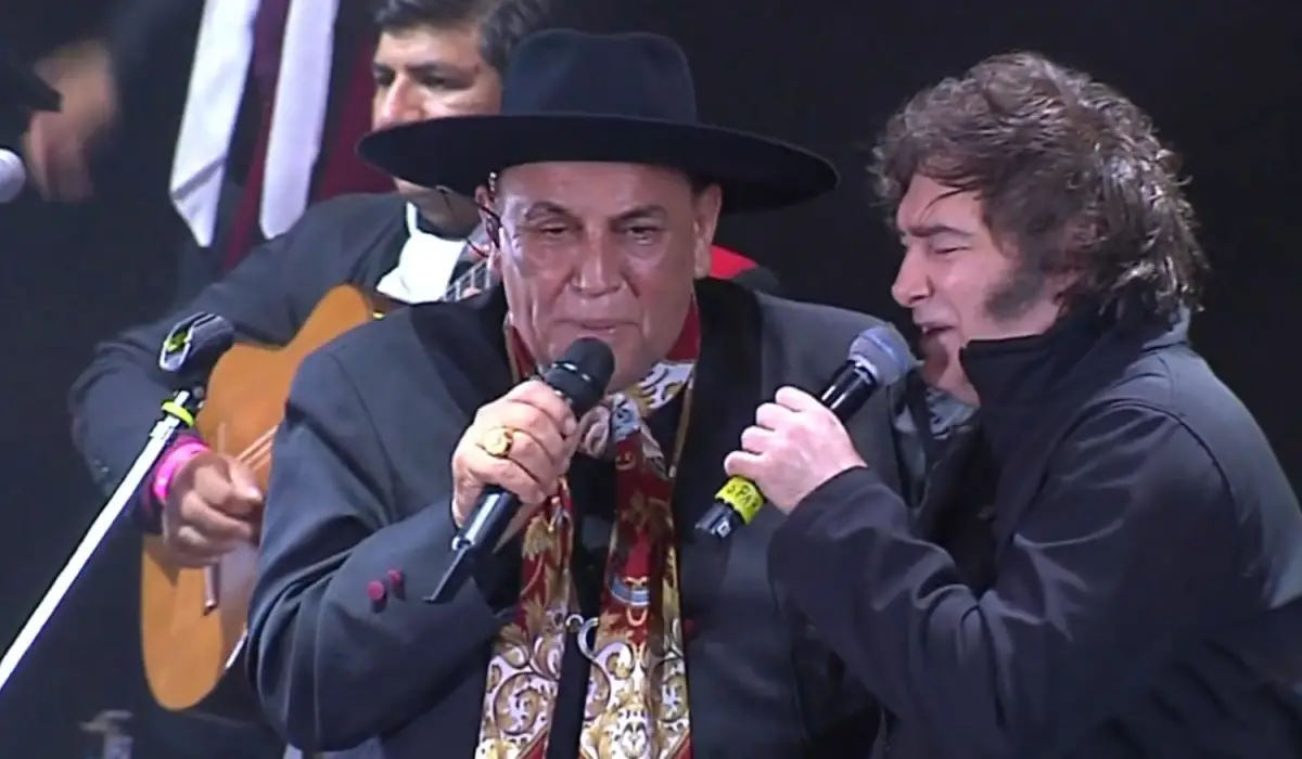 El Chaqueño Palavecino y Javier Milei en el Festival de Jesús María.