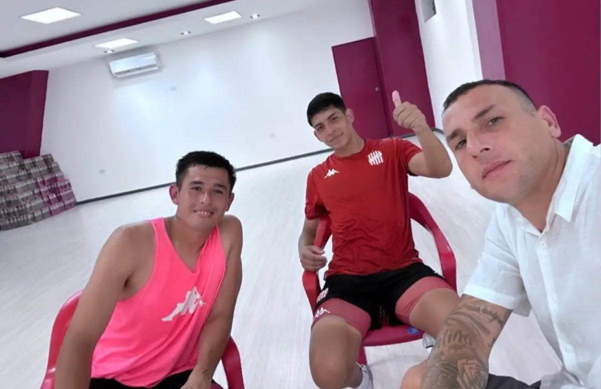 POSTAL. Wilfredo Olivera posa junto a Nicolás Moreno y Guillermo Rodríguez, dos de sus representados.