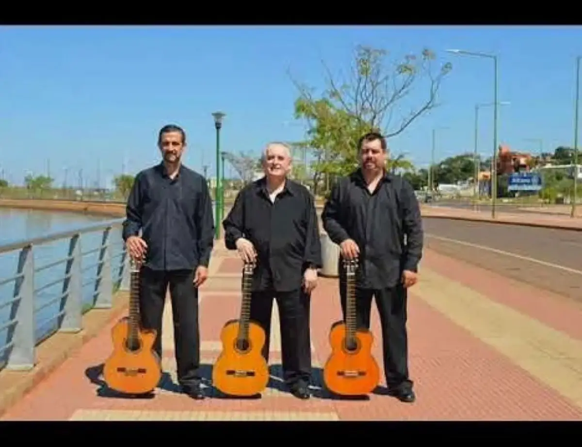 LOS TRES DEL RÍO. Folclore en un festival en el Complejo Democracia.