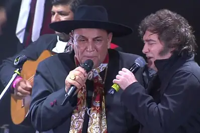 Milei cantó con el Chaqueño Palavecino en Jesús María y le agradeció a Córdoba por “ayudarlo a ser presidente”
