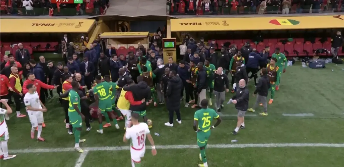 CONTROVERSIA. La selección senegalés se retiró momentáneamente del campo de juego al sentirse perjudicada por el arbitraje.