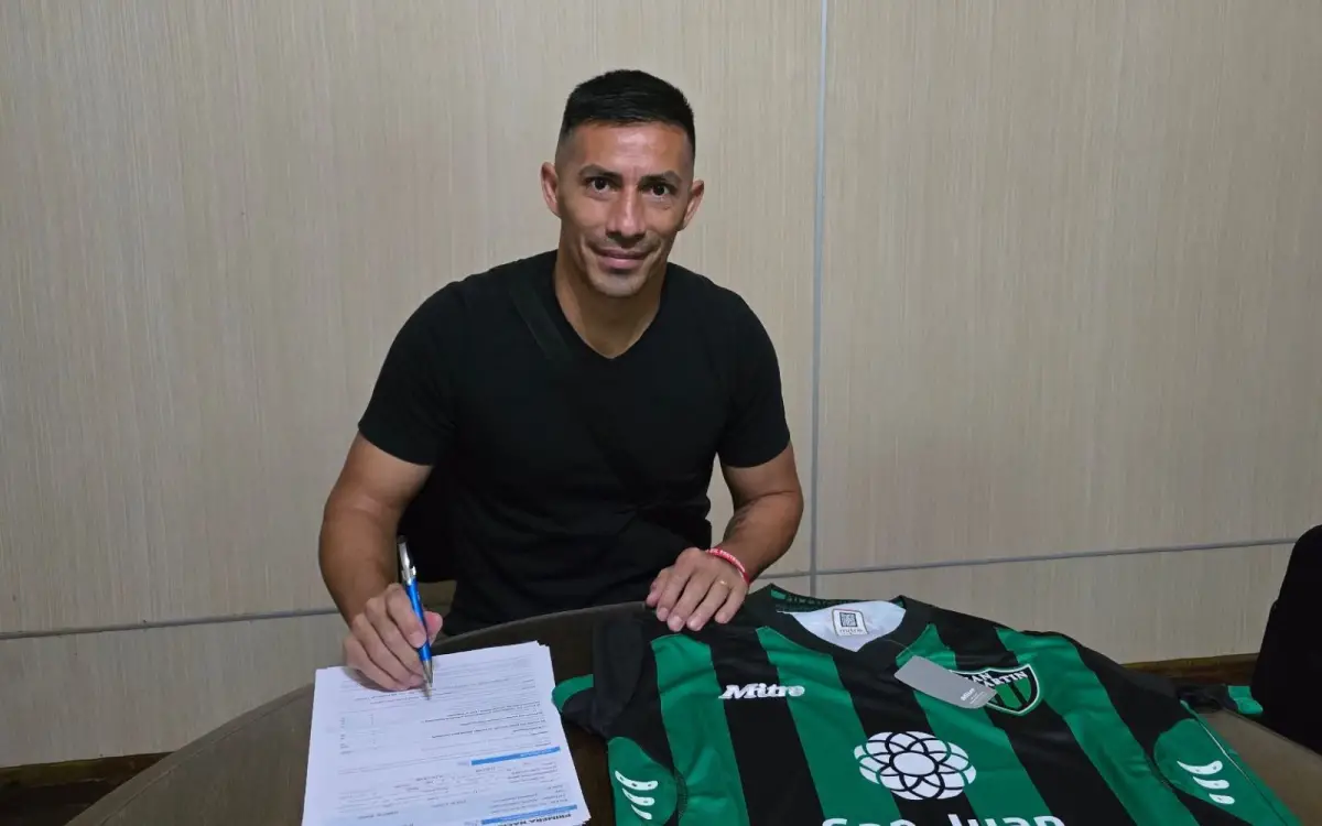 REFUERZO. El volante tucumano abrochó su llegada al Santo sanjuanino.