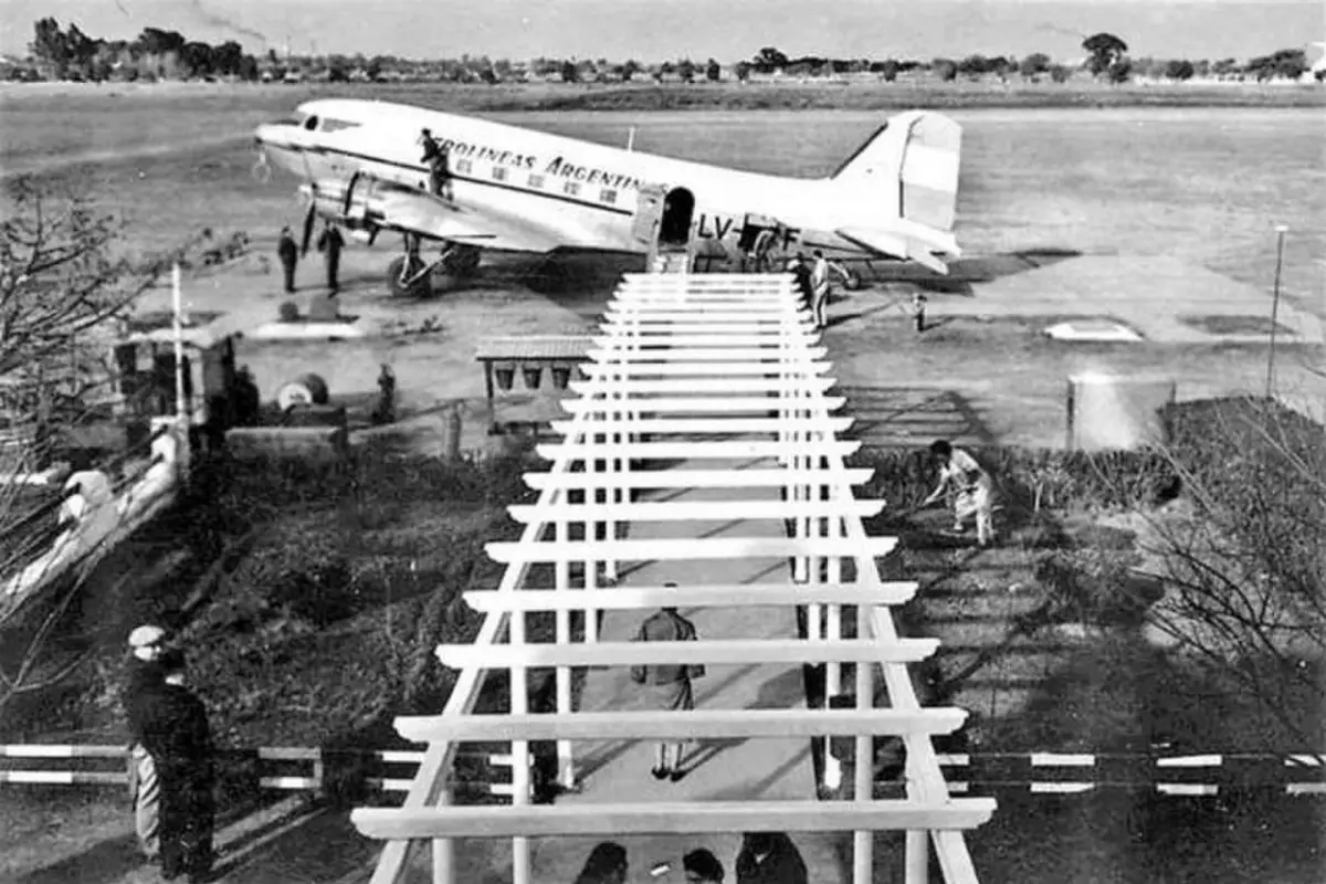 LA PRIMERA UBICACIÓN. La aeroestación, cuando estaba instalada en el predio del parque 9 de Julio y antes de su traslado a Cebil Pozo.