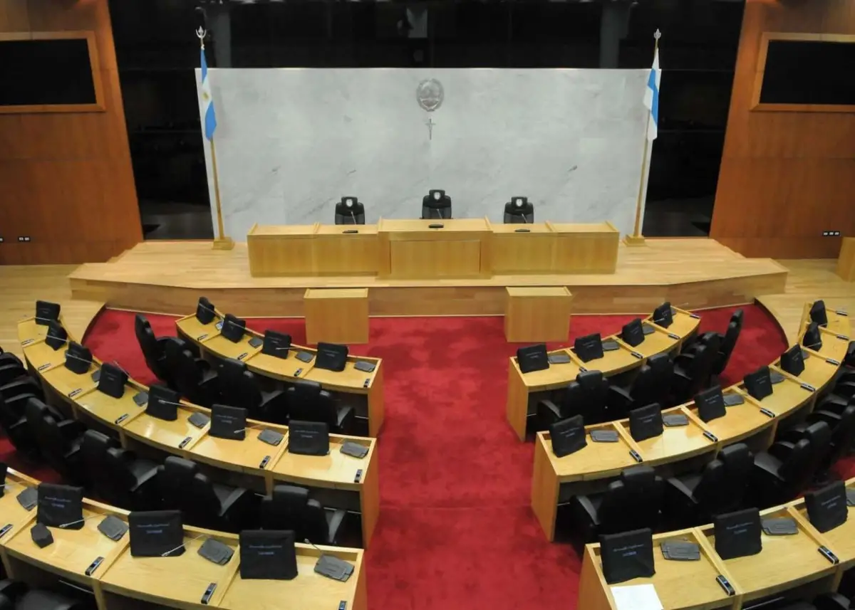 EN LA SEDE DE MUÑECAS AL 900. La idea del oficialismo es que los últimos DNU firmados por Jaldo tomen fuerza de ley por el paso del tiempo.