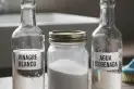 Vinagre, bicarbonato y agua oxigenada: cómo usar la mezcla casera que limpia, blanquea y desinfecta el hogar