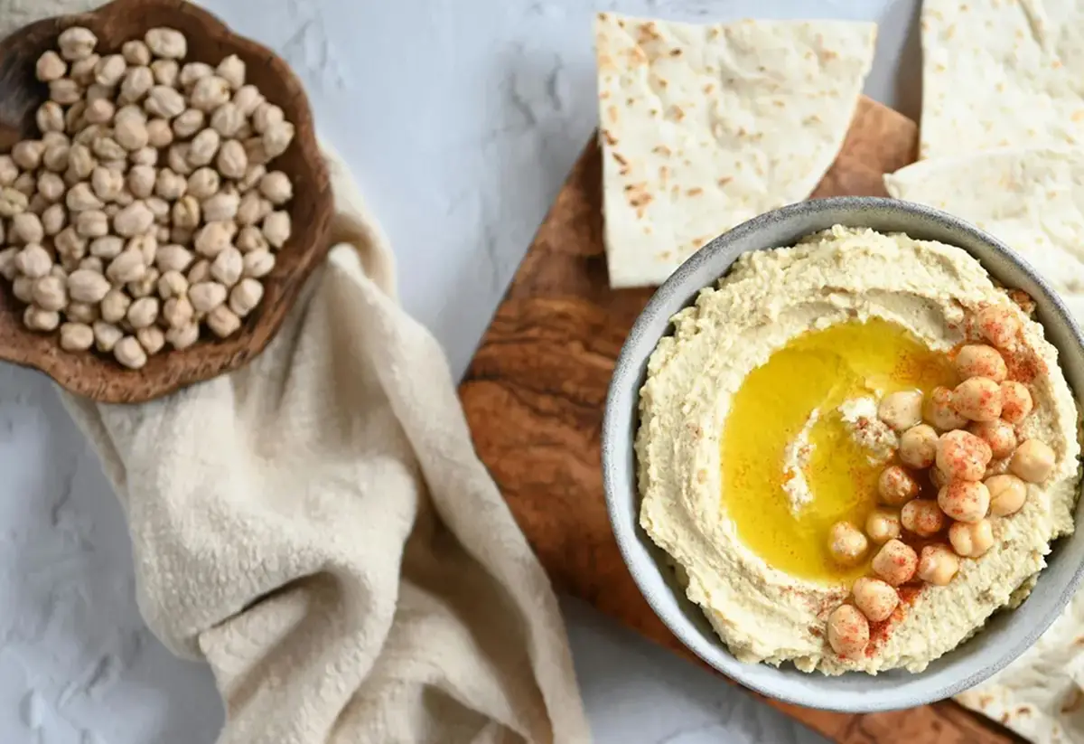 Perfecto para las picadas saludables: cómo hacer un hummus untable suave y cremoso