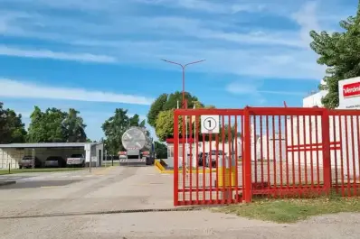 Gigante lácteo frenó todas sus plantas, suma casi 4.000 cheques sin fondos y empleados toman instalaciones