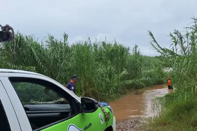 Tormenta en Tucumán: buscan a un hombre que fue arrastrado por la corriente al intentar auxiliar a sus hijos mientras pescaban