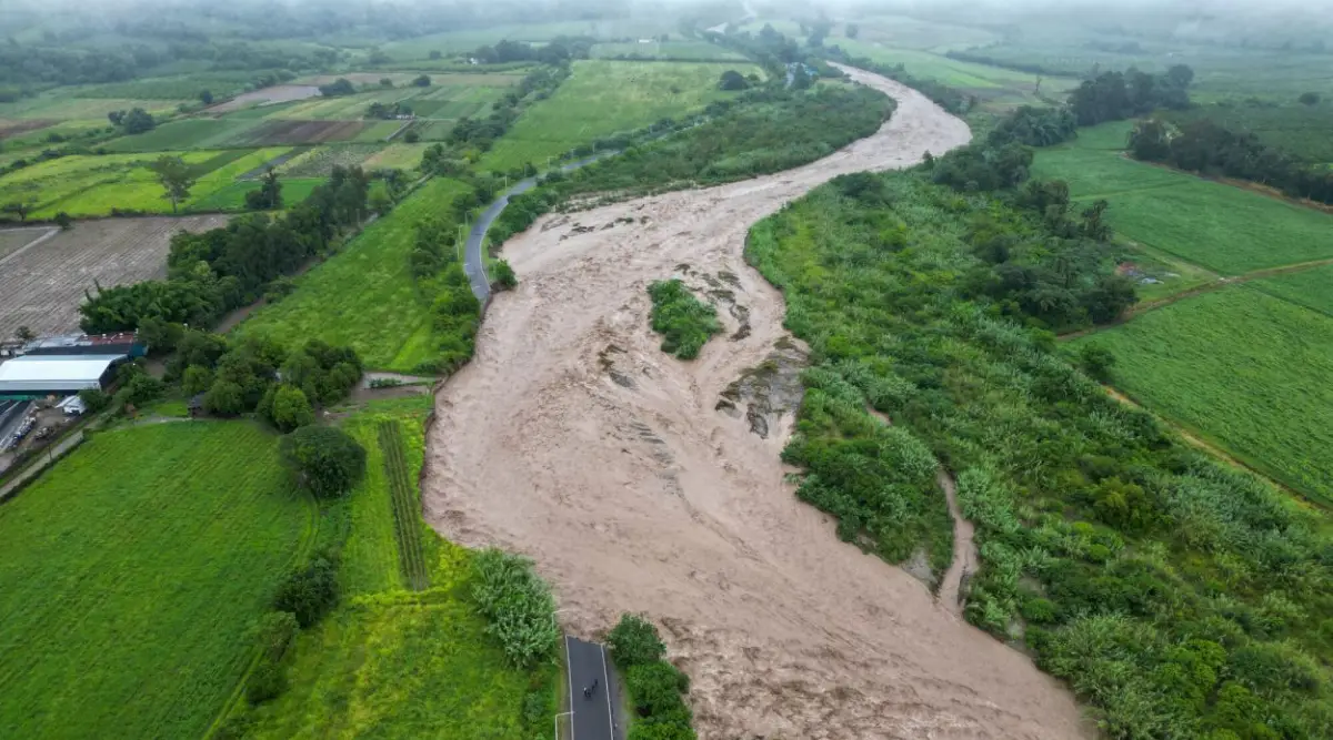 LULES. “El río busca recuperar su cauce natural. Esto ya pasó hace más de 10 años; y desde entonces no habíamos tenido una crecida de esta magnitud”, dijo la intendenta, Marta Albarracín, quien reclamó inversiones de fondo.