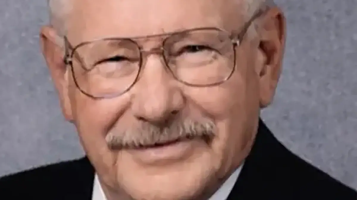 El alcade de Fossil, Oregon fue identificado en la playa de Washington, a unos 200 kilómetros del lugar en que desapareció. 