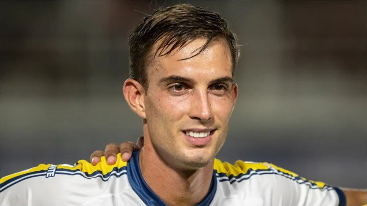 CONTROLES. Komar fue apartado de la pretemporada mientras se completaban los estudios médicos previos a la intervención.