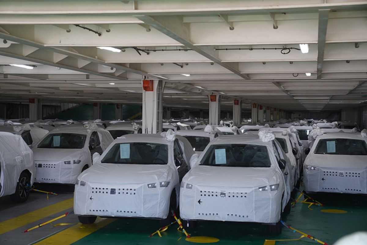 200 metros de longitud y 13 pisos: así es por dentro el megabuque de BYD que llegó con 5800 autos a Argentina