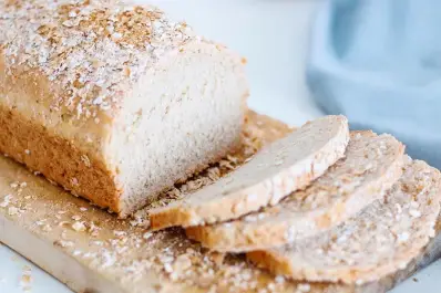 Pan de avena en un minuto: la receta viral que se hace en el microondas