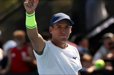 Buena jornada para los argentinos en el Abierto de Australia con victorias en singles y dobles