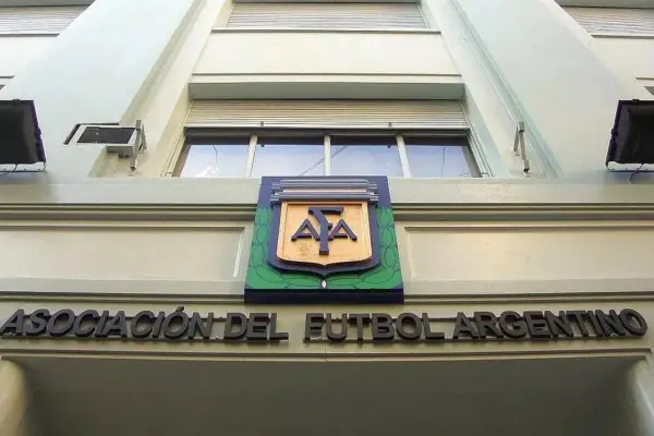 El Comité Ejecutivo de la AFA cerró filas y avaló la gestión de Claudio Tapia