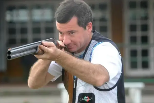 Guardias, familia y escopetas: la historia de un médico tucumano que persigue el sueño olímpico