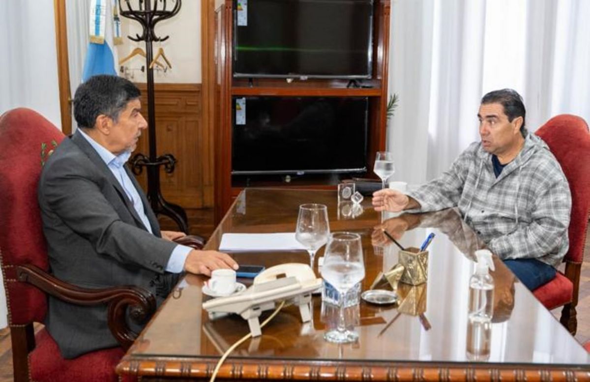 EN REUNIÓN. El vicegobernador Acevedo, a cargo del PE, con el presidente subrogante de la Legislatura, Sergio Mansilla. Foto de Comunicación Pública