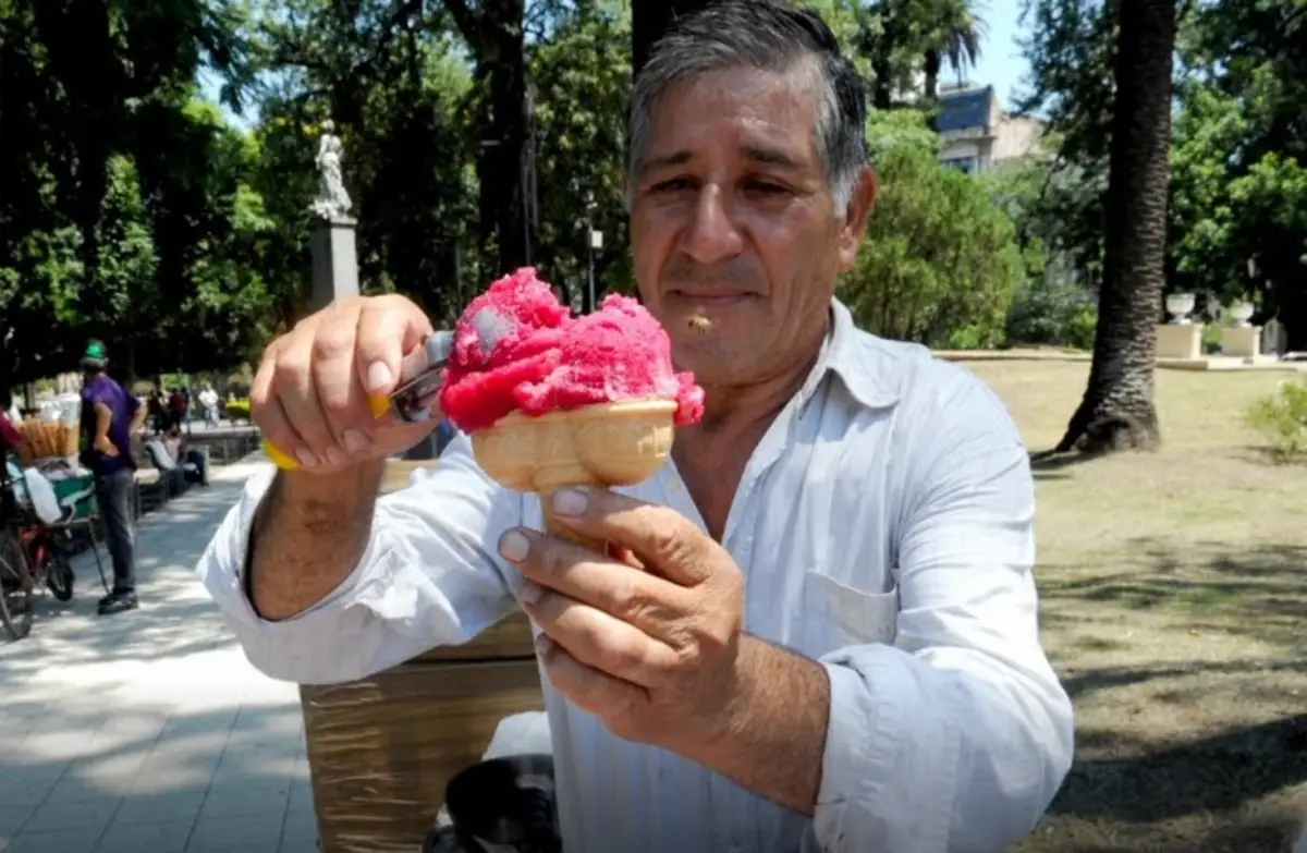 Vendedores ambulantes celebran la ordenanza sobre la achilata y apuntan contra un concejal
