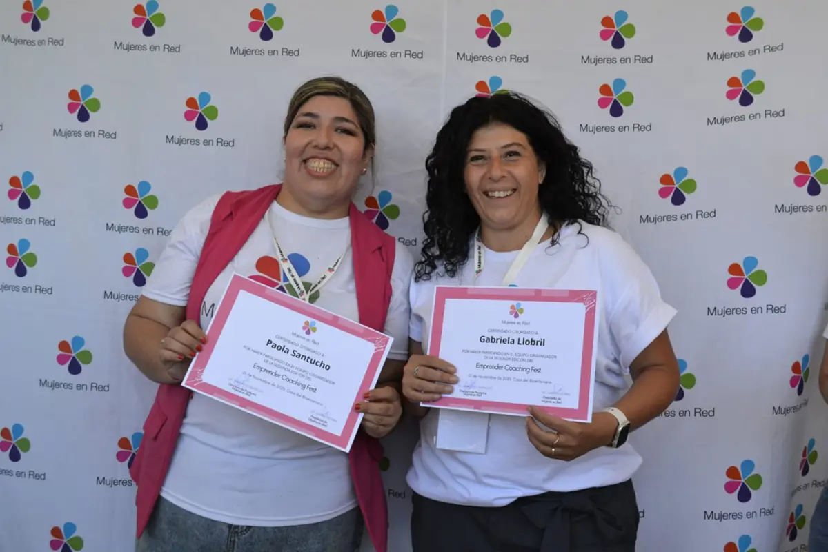 FUNDACIÓN MUJERES EN RED. A la izquierda Paola Santucho y Gabriela Llobril, Presidenta de la Fundación.