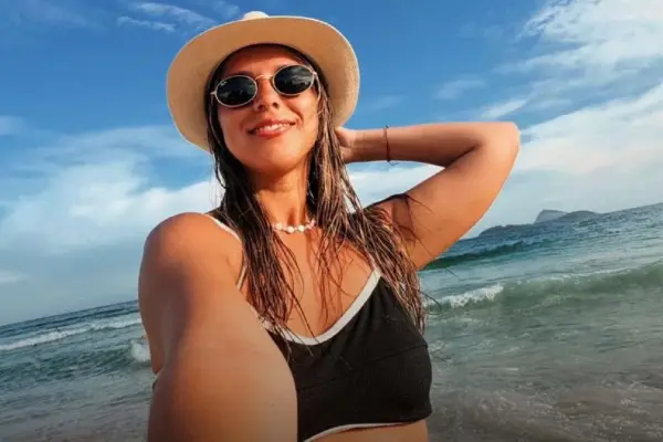 Papi, me quieren matar aquí: la abogada santiagueña acusada de racismo en Río de Janeiro abandonó el departamento en el que se alojaba