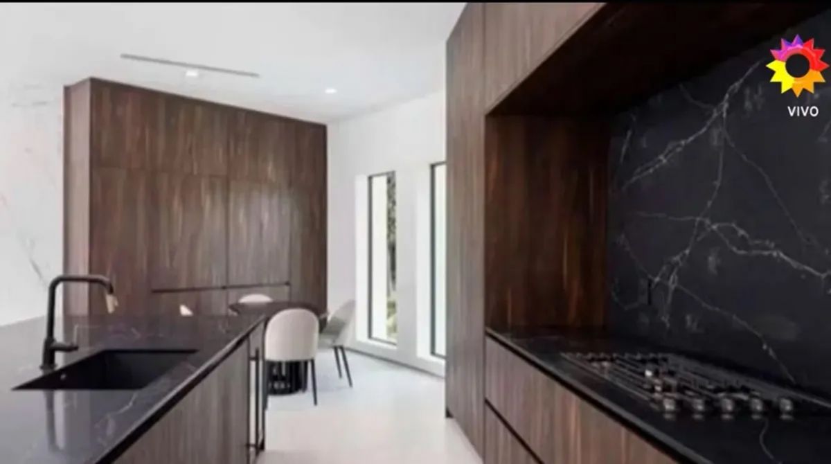 Así es la espectacular mansión de Rodrigo de Paul y Tini Stoessel en Miami