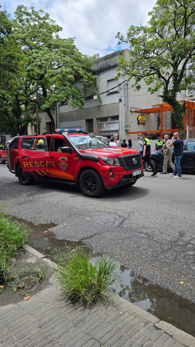 El incendio en un edificio de calle Córdoba 1.083 generó caos en los vecinos