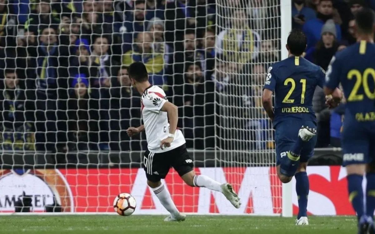 MOMENTO CLAVE. El tercer gol en la final de Madrid selló la consagración del volante y lo dejó en la historia del club.