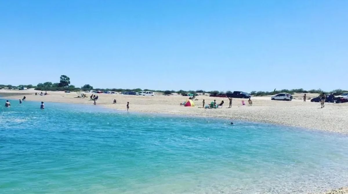 Punta Perdices se encuentra a 65 kilómetros de Las Grutas. 