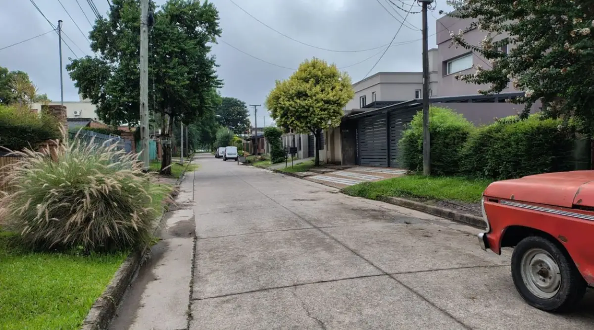 BAJO ANÁLISIS. Uno de los domicilios allanado de Felipe Sosa se ubica entre la zona de las calles Bascary y Frías Silva, en Yerba Buena.