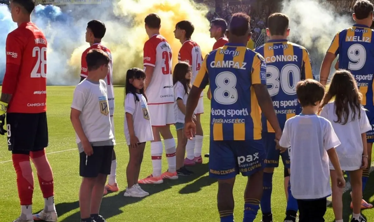LES LEVANTARON LA SANCIÓN. Los jugadores de Estudiantes habían sido suspendidos por el espaldazo en el duelo contra Rosario Central.