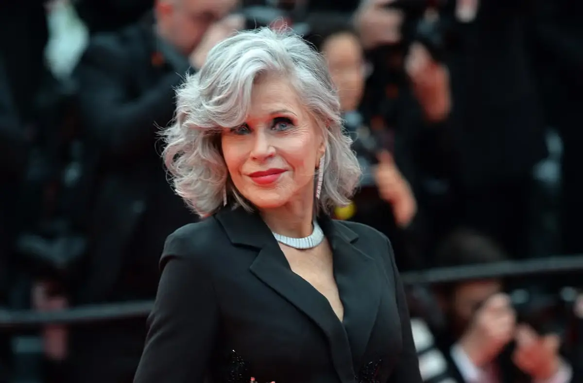 Jane Fonda es una de las icónicas mujeres que optó por las canas durante las últimas décadas.