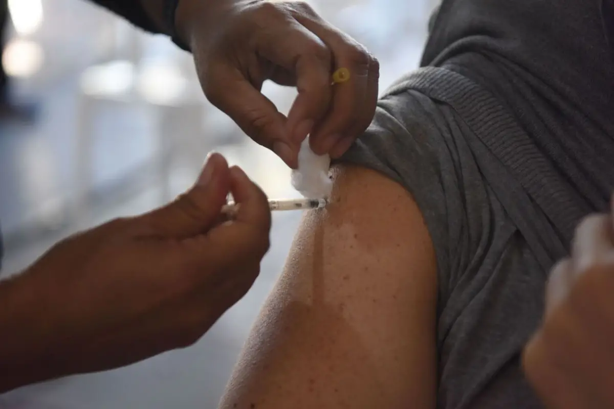 VIRUS K. Se recomienda la vacunación contra la gripe común porque evita complicaciones en la gripe H3N2.