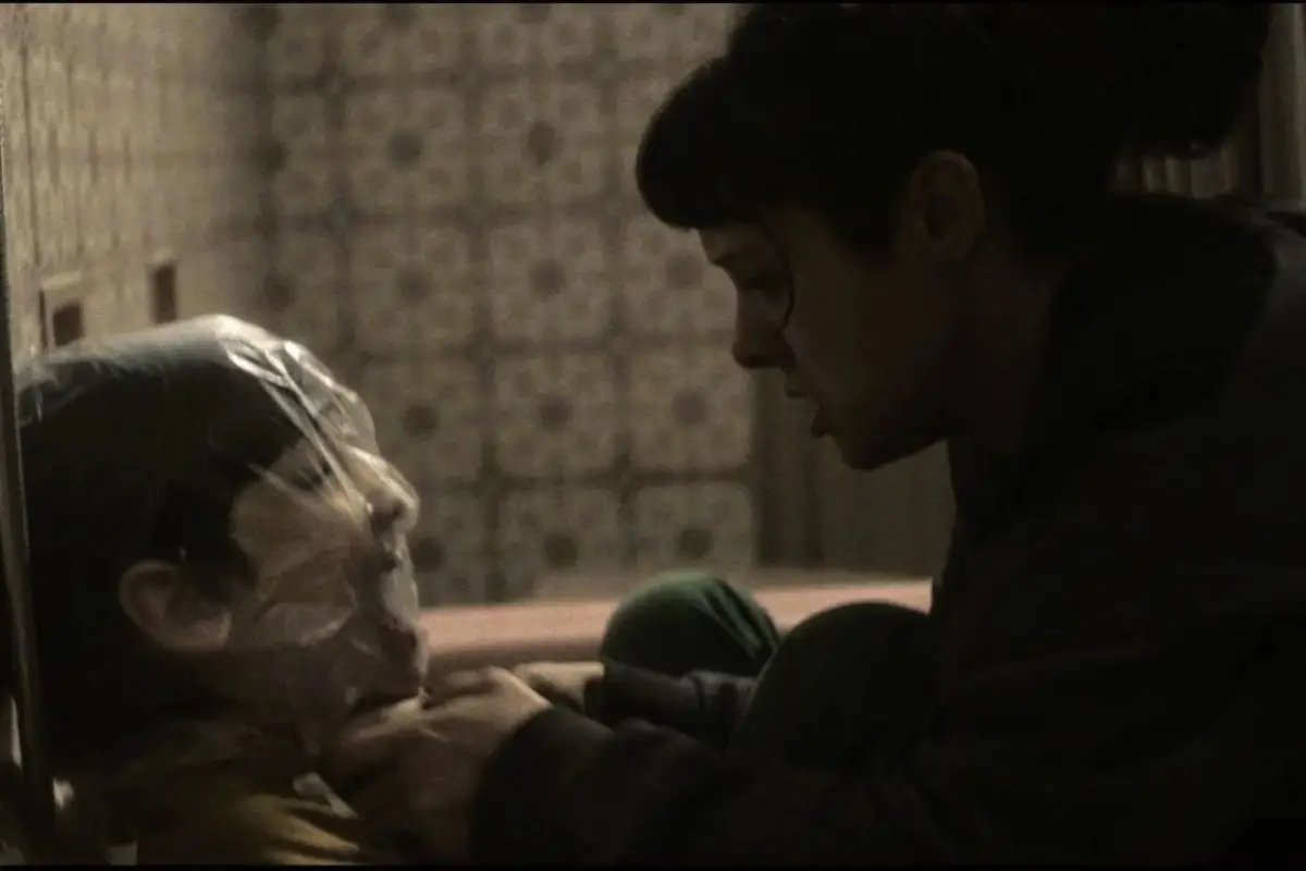 HERMANOS EN PELIGRO. Los hijos de un hombre violento deben escapar de sus terribles vecinos en “El susurro”.