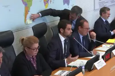 Tensión diplomática en Francia: el embajador argentino se negó a hablar ante un mapa que atribuía las Malvinas al Reino Unido