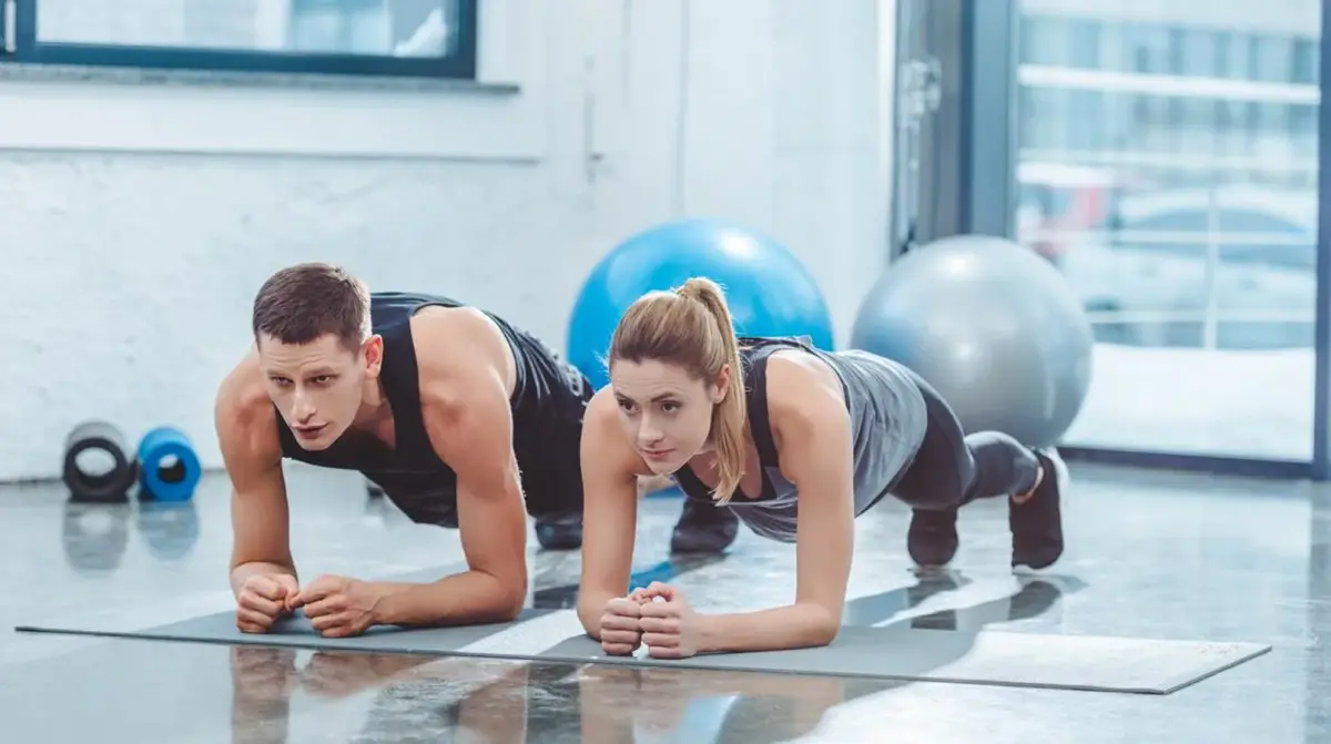 Plancha abdominal: el tiempo recomendado según la edad y el nivel físico