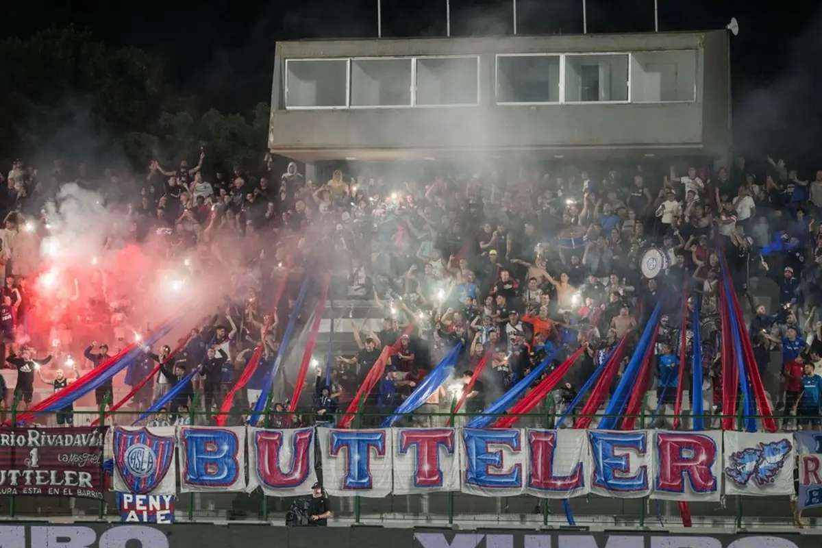 AFUERA. 50 integrantes de la barra brava de San Lorenzo no podrán entrar a los estadios.