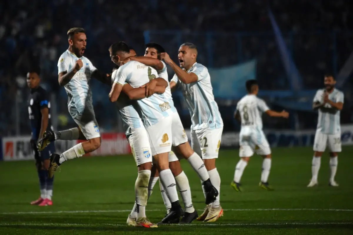 DEBUT. Los dirigidos por Hugo Colace buscan iniciar su camino en el campeonato con una victoria | FOTO: Diego Aráoz / La Gaceta.