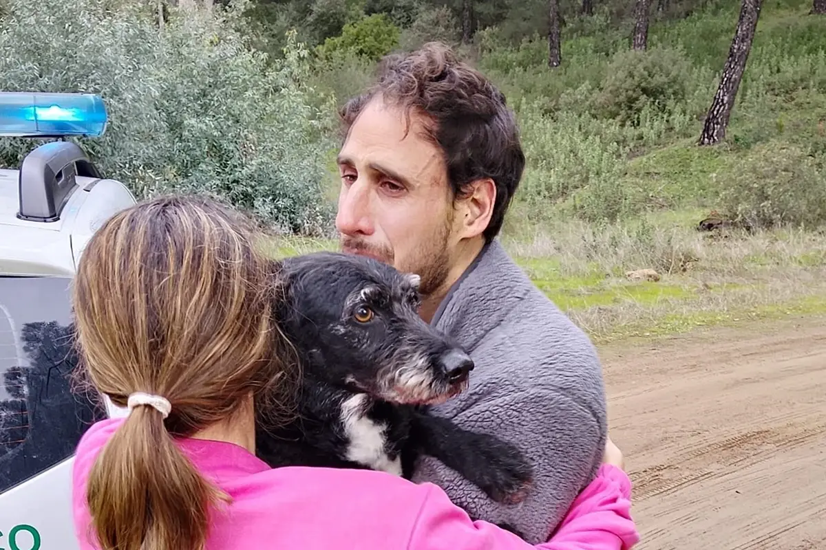 Luego de una semana perdido, el perro Boro se reencontró con su familia, que lo buscaba.