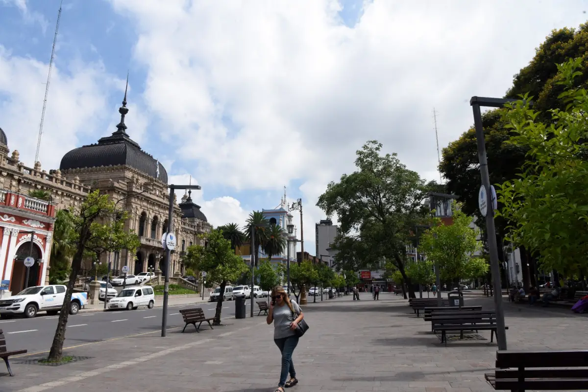 Tucumán despide la semana con una jornada calurosa y alerta amarilla