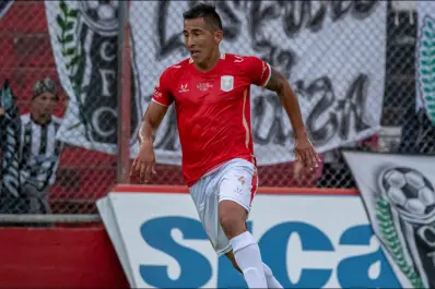 Franco Flores, el campeón que no vive de la pelota pero deja la vida por el Rojo