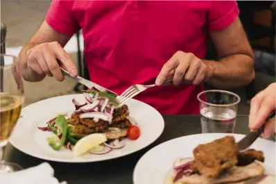 Tener picos de azúcar en sangre se relacionó con un riesgo 69% mayor de padecer Alzheimer
